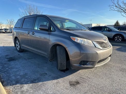 Used 2015 Toyota Sienna LE image 13