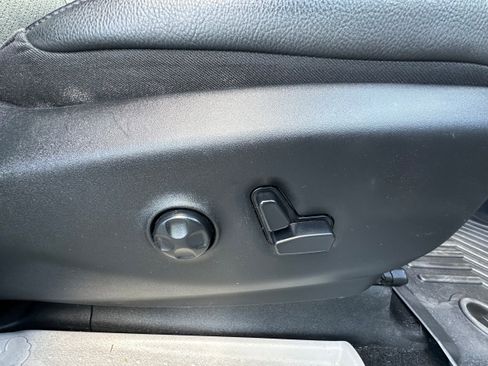 Used 2020 Chrysler Pacifica Touring-L Plus FWD image 16