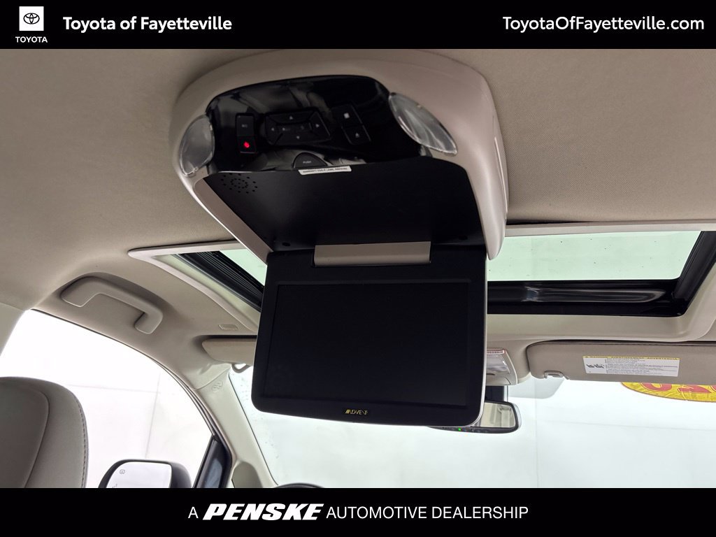 Used 2020 Toyota Sienna XLE w/ XLE Navigation Package FWD image 4