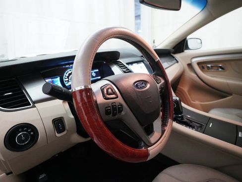 Used 2016 Ford Taurus SEL w/ Equipment Group 201A image 8