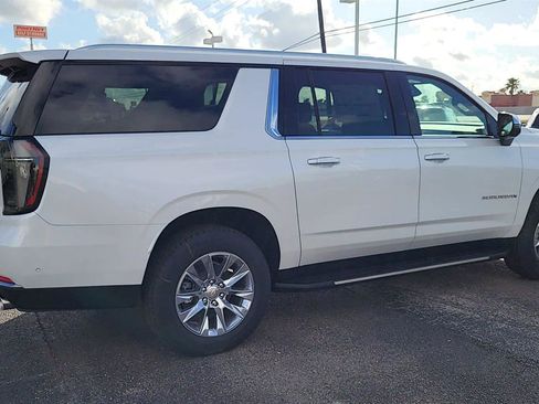 New 2025 Chevrolet Suburban Premier image 8