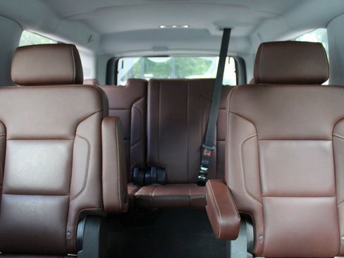 Used 2019 Chevrolet Suburban Premier w/ Premier Plus Edition image 51