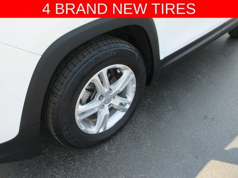 Used 2020 GMC Terrain SLE w/ Driver Convenience Package FWD image 4