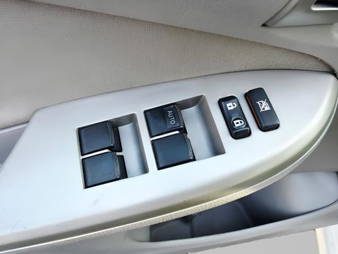 Used 2013 Toyota Corolla image 20