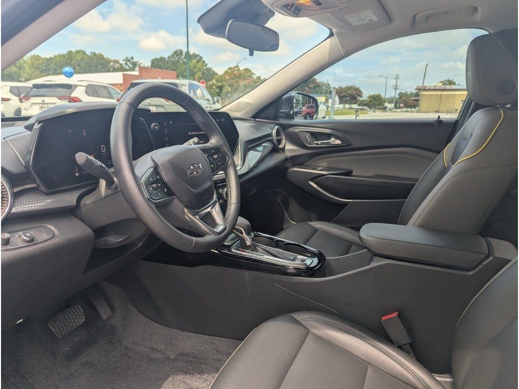 Used 2025 Chevrolet Trax ACTIV w/ Sunroof Package FWD image 13