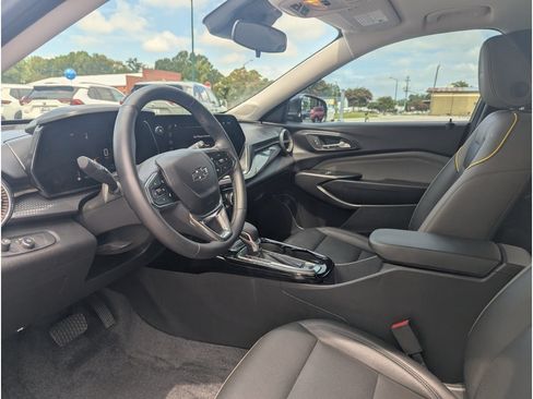 Used 2025 Chevrolet Trax ACTIV w/ Sunroof Package FWD image 13