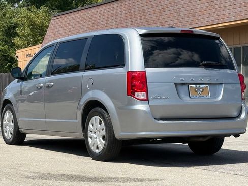 Used 2018 Dodge Grand Caravan SE w/ UConnect Hands-Free Group FWD image 3