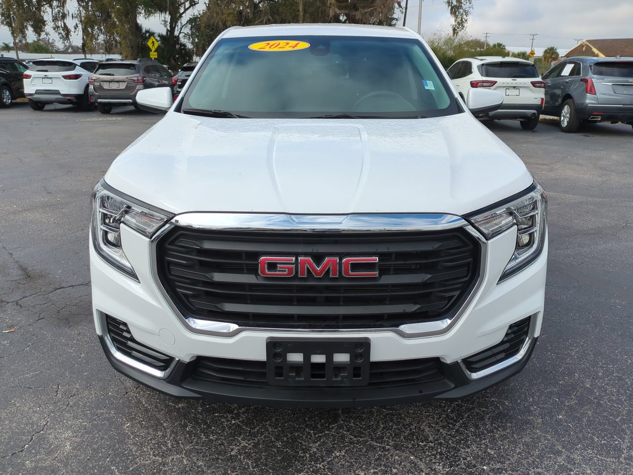 Used 2024 GMC Terrain SLE AWD/4WD image 9