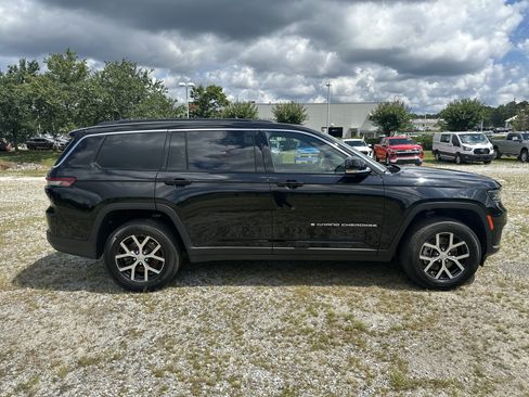 Used 2024 Jeep Grand Cherokee L Limited AWD/4WD image 4