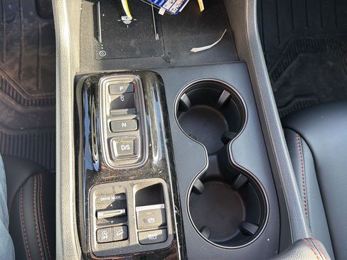 Used 2025 Honda Pilot TrailSport image 9