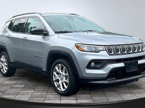 Used 2022 Jeep Compass Latitude AWD/4WD image 3