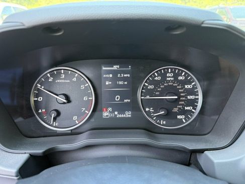 Used 2025 Subaru Crosstrek 2.5i Premium AWD/4WD image 4
