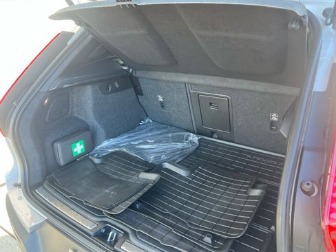 Used 2023 Volvo XC40 B5 Ultimate w/ Protection Package Premier image 12