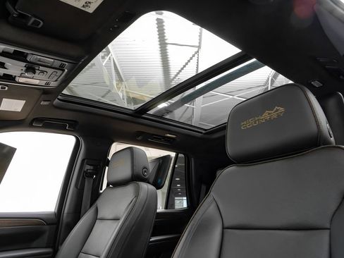 Used 2021 Chevrolet Tahoe High Country w/ Premium Package RWD image 5