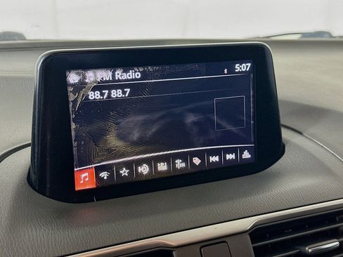 Used 2018 MAZDA MAZDA3 Touring image 21