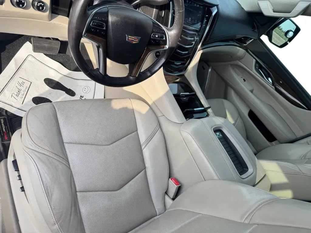 Used 2018 Cadillac Escalade Luxury AWD/4WD image 10