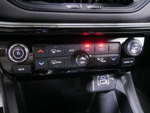 Certified 2024 Jeep Compass Latitude w/ Convenience Group AWD/4WD image 30