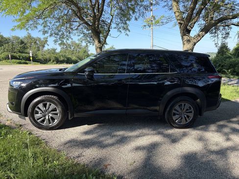 Used 2024 Nissan Pathfinder S w/ Cargo Package AWD/4WD image 2