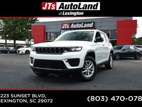 Used 2022 Jeep Grand Cherokee Laredo w/ Luxury Tech Group I AWD/4WD image 1