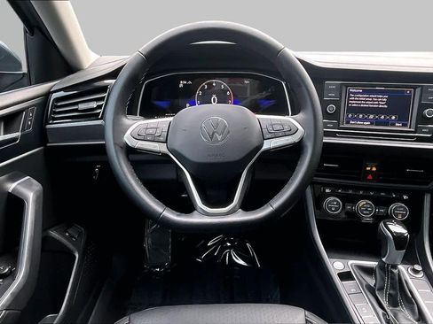 Used 2023 Volkswagen Jetta SE w/ Panoramic Sunroof Package FWD image 6