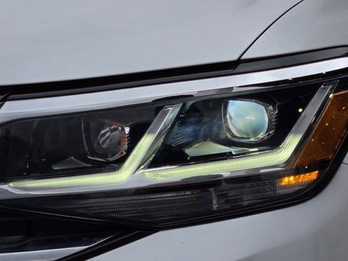 Used 2022 Volkswagen Atlas SEL R-Line image 14