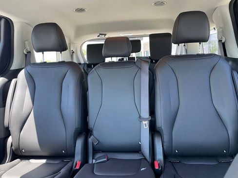 New 2026 Kia Carnival EX FWD image 22