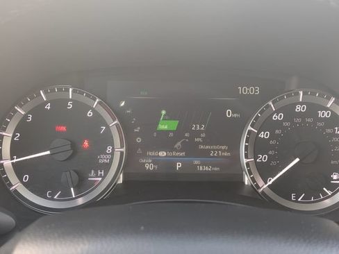 Used 2025 Toyota Highlander XLE FWD image 30