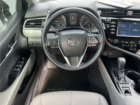 Used 2018 Toyota Camry SE FWD image 11