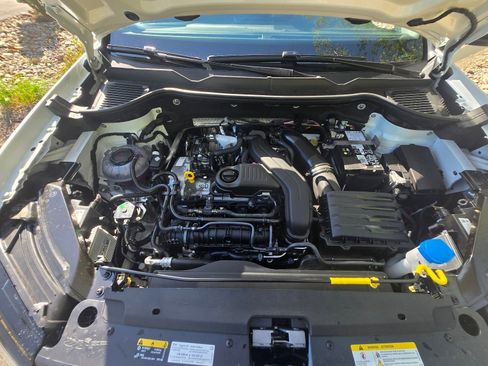 New 2026 Volkswagen Taos SE FWD image 22