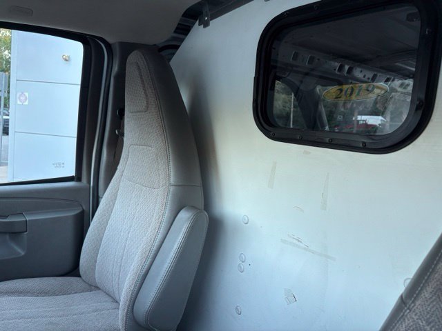 Used 2019 Chevrolet Express 2500 RWD image 18