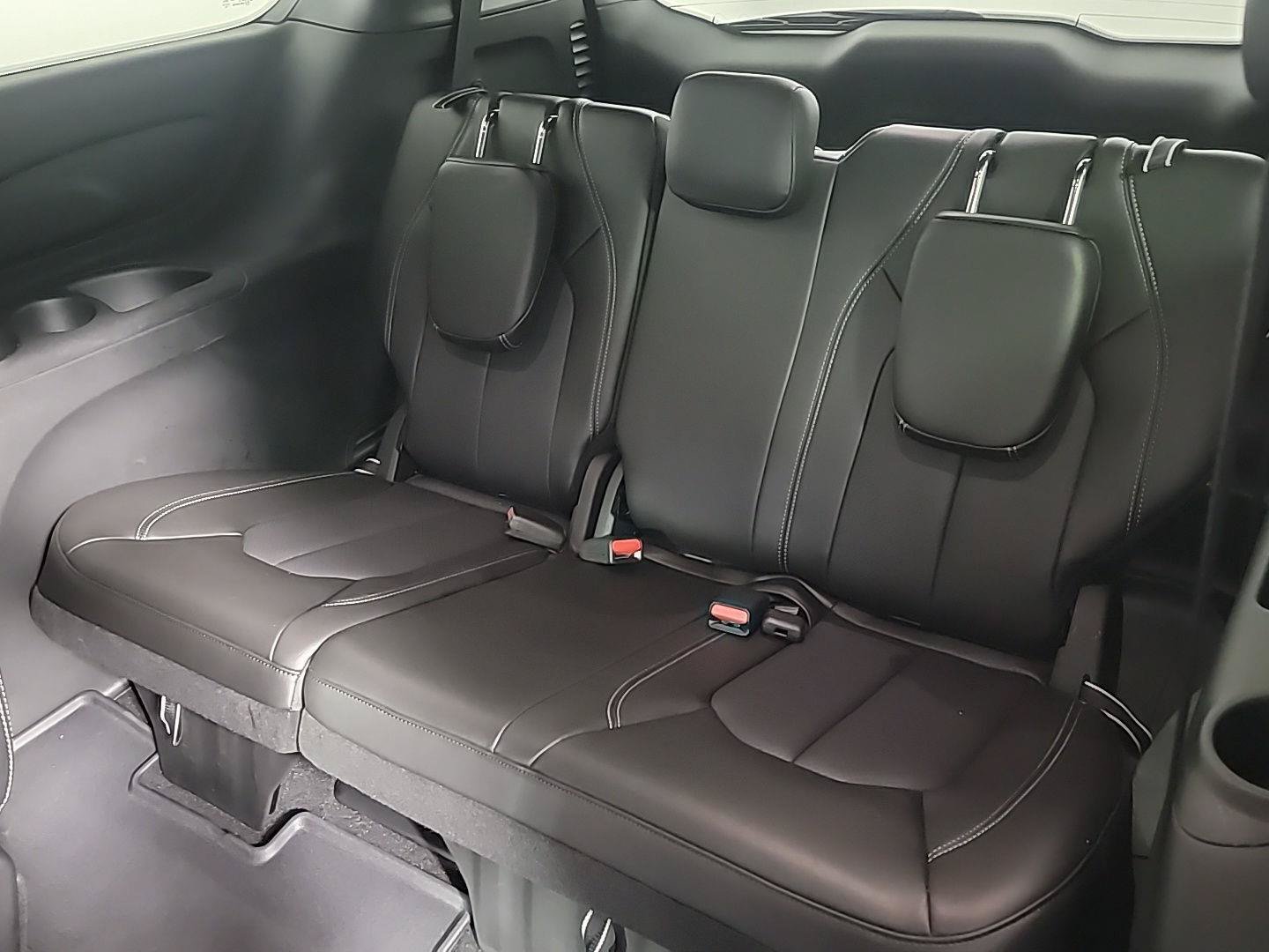 Used 2025 Chrysler Pacifica Select FWD image 19