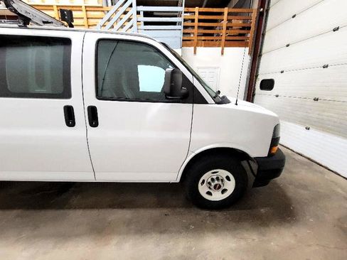 Used 2020 GMC Savana 3500 w/ Driver Convenience Package image 17