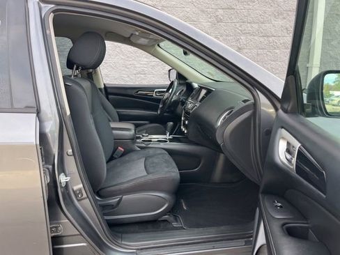 Used 2018 Nissan Pathfinder SV image 34