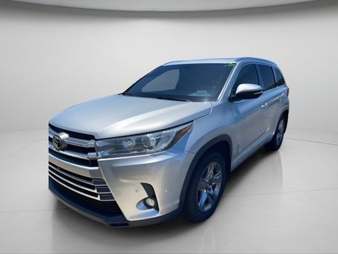 Used 2017 Toyota Highlander Limited Platinum AWD/4WD image 2