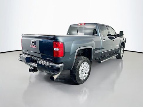 Used 2018 GMC Sierra 2500 Denali w/ Duramax Plus Package AWD/4WD image 7