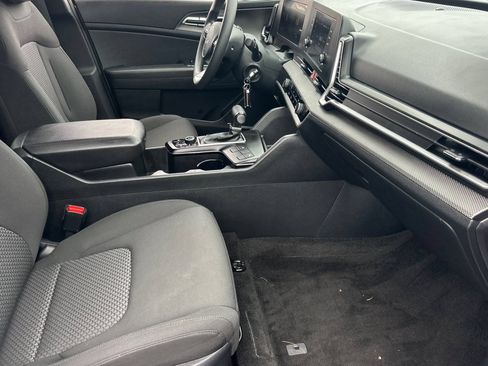 Used 2025 Kia Sportage LX AWD/4WD image 16