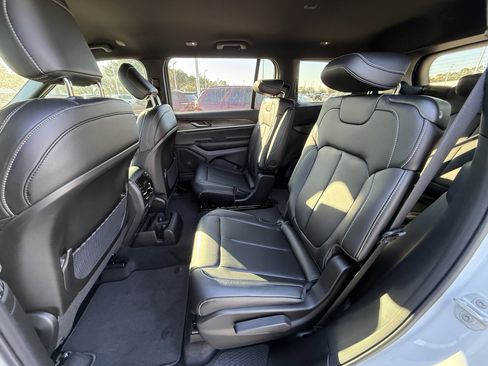 New 2025 Jeep Grand Cherokee L Limited image 17