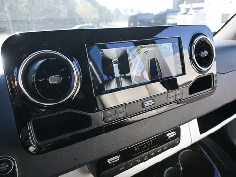 Used 2021 Mercedes-Benz Sprinter 2500 image 13