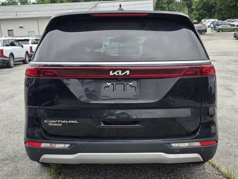 Used 2022 Kia Carnival LX FWD image 3