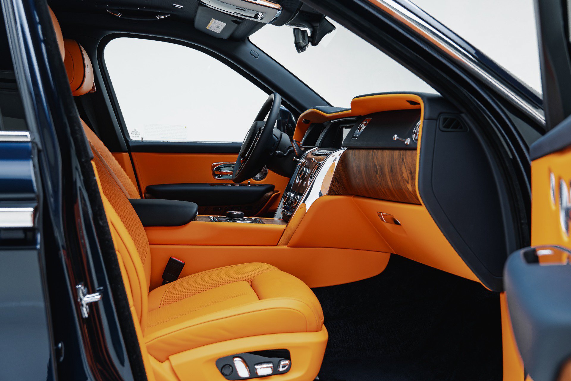 Used 2023 Rolls-Royce Cullinan AWD/4WD image 37