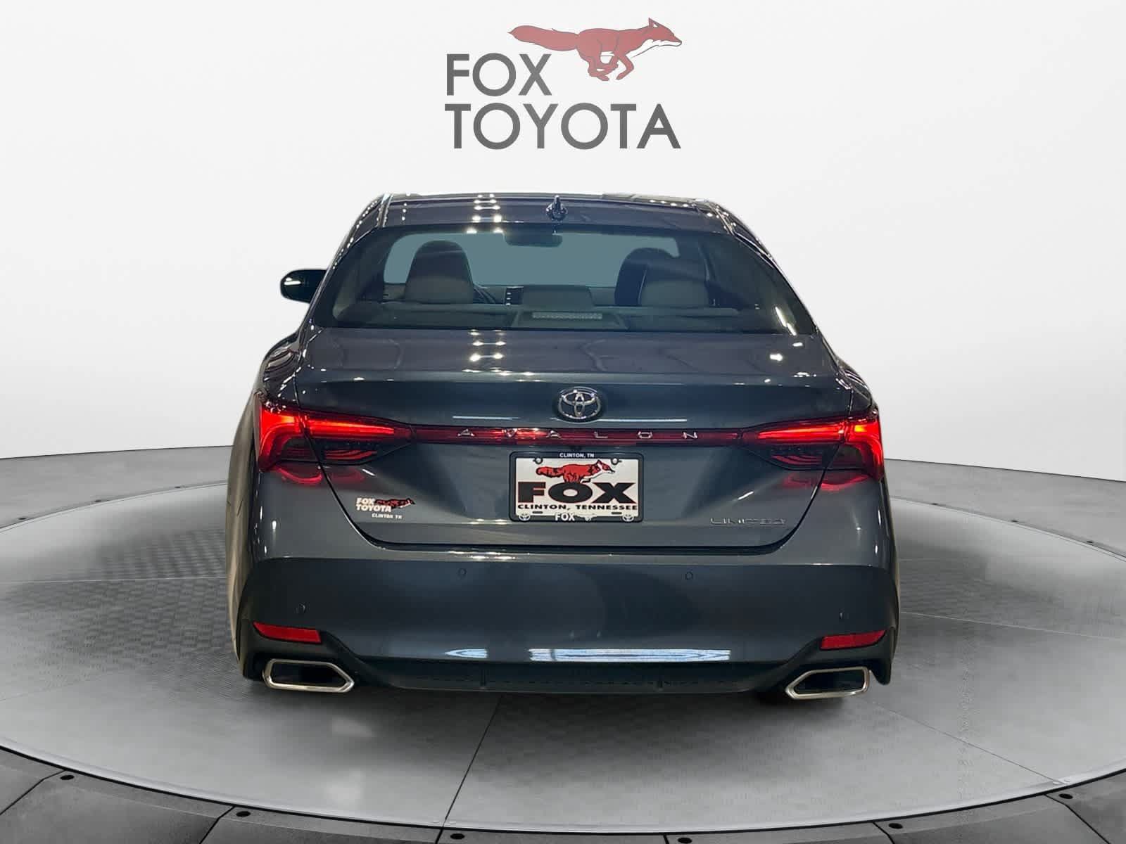 Used 2022 Toyota Avalon Limited w/ Advanced Safety Package FWD image 5