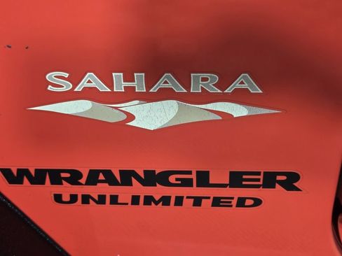 Used 2013 Jeep Wrangler Unlimited Sahara w/ Connectivity Group AWD/4WD image 9