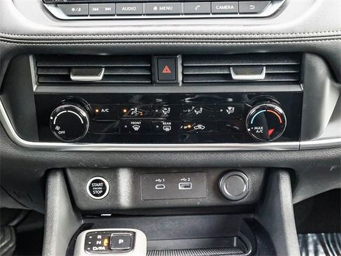 Used 2023 Nissan Rogue S image 14