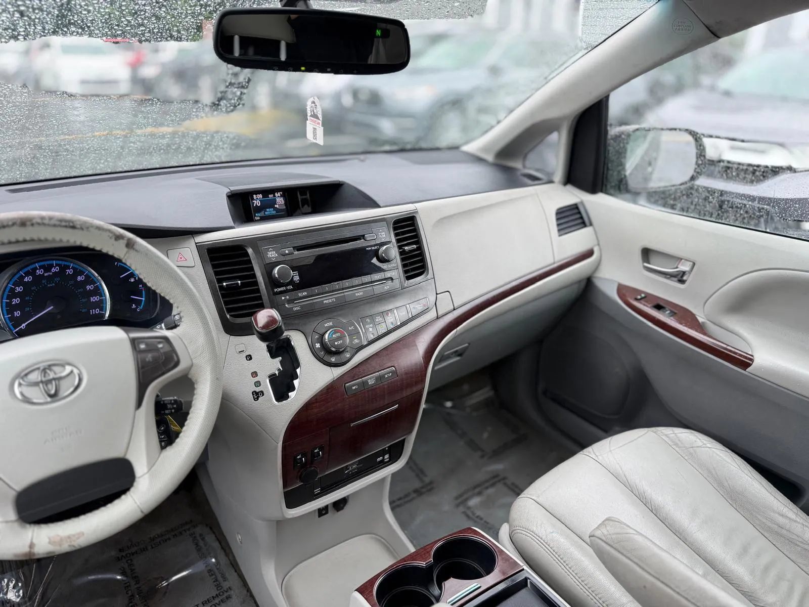 Used 2011 Toyota Sienna XLE w/ Entertainment Pkg FWD image 24