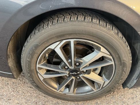 Certified 2023 Kia Forte LXS FWD image 4