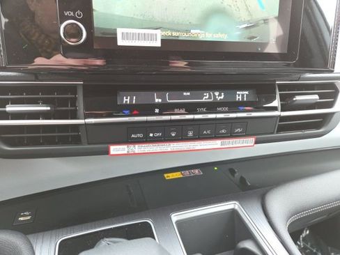 Used 2026 Toyota Sienna LE image 16