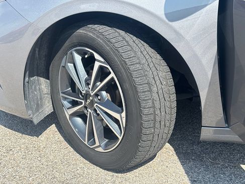 Used 2024 Kia Forte LXS w/ LXS Technology Package FWD image 12