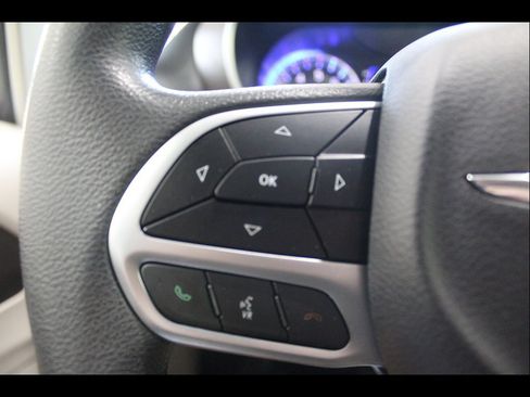 Used 2018 Chrysler Pacifica Touring Plus FWD image 24
