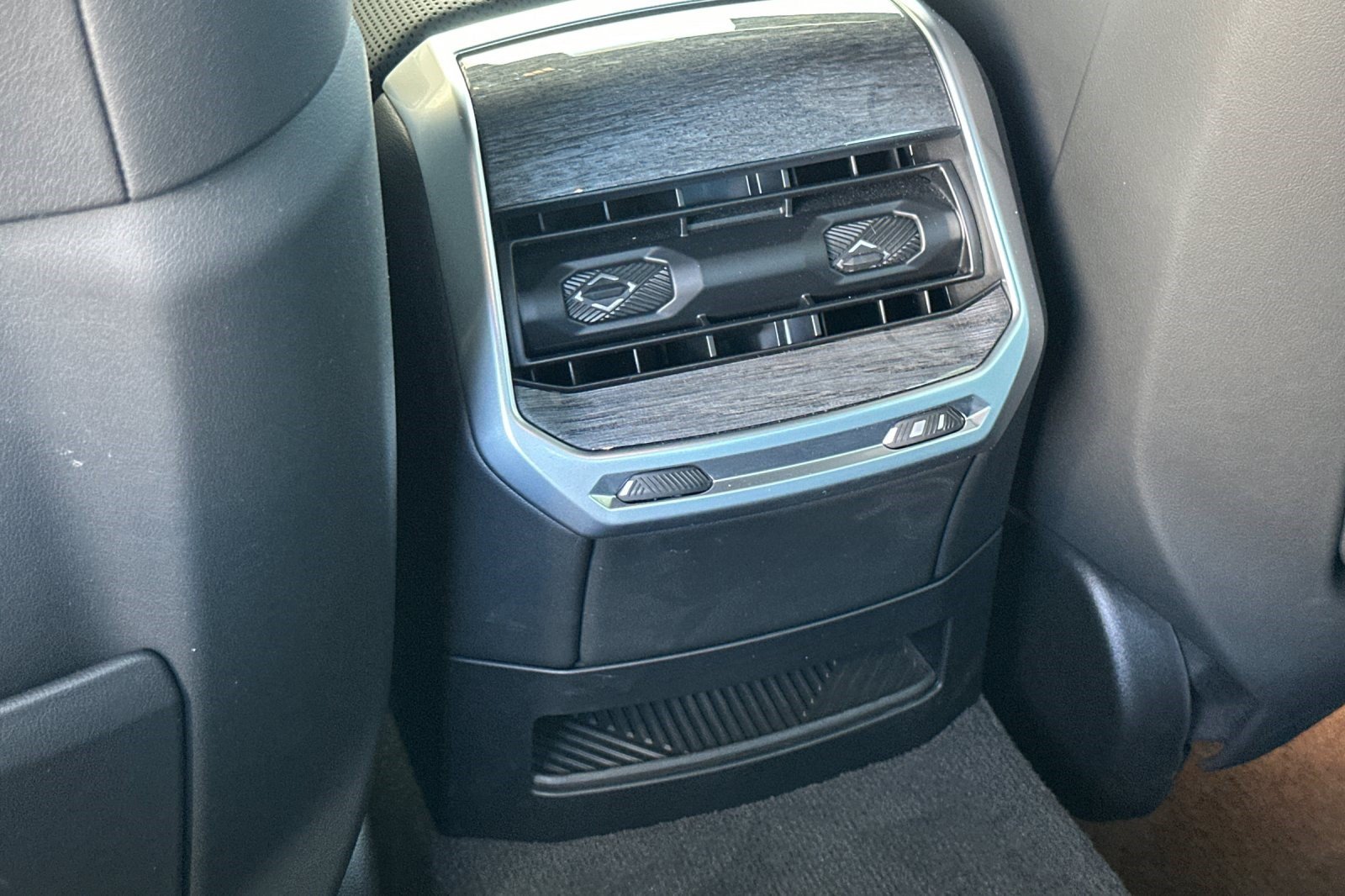 Certified 2024 BMW i7 xDrive60 RWD image 16