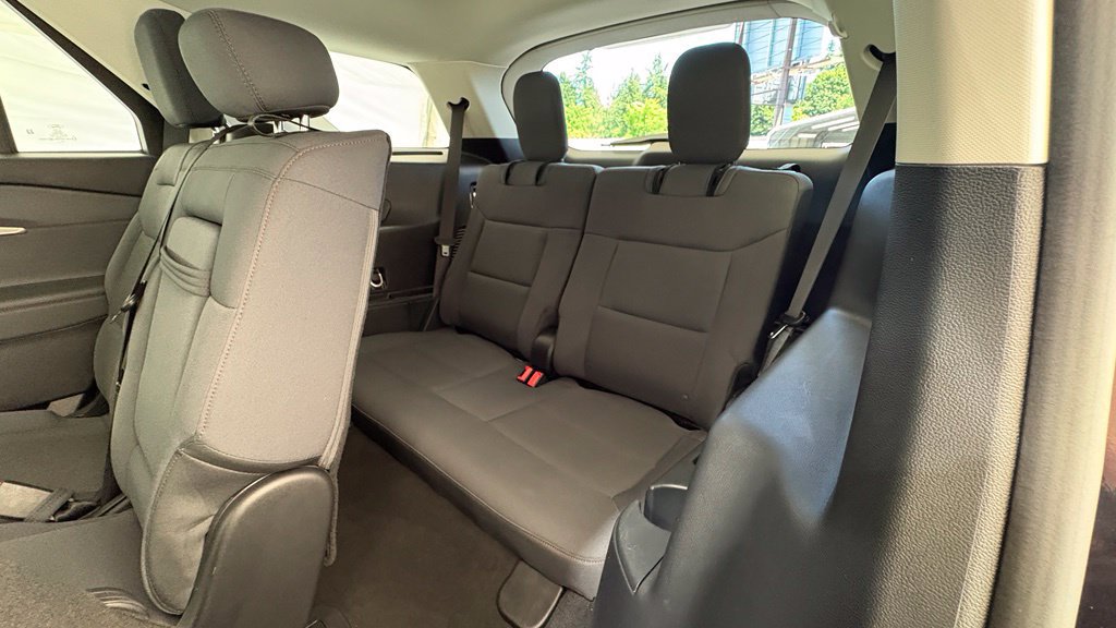 Used 2025 Ford Explorer Active AWD/4WD image 25
